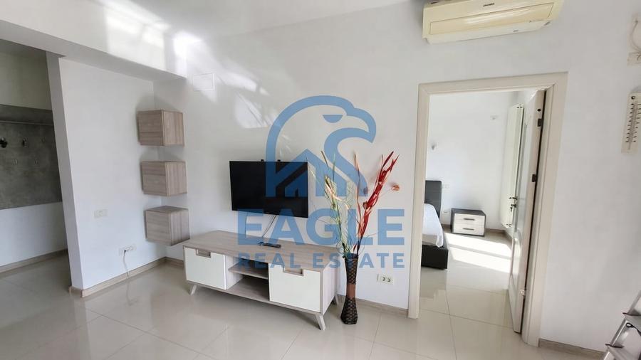 Apartament cu 2 camere nedecomandat, mobilat în City Park Mall
