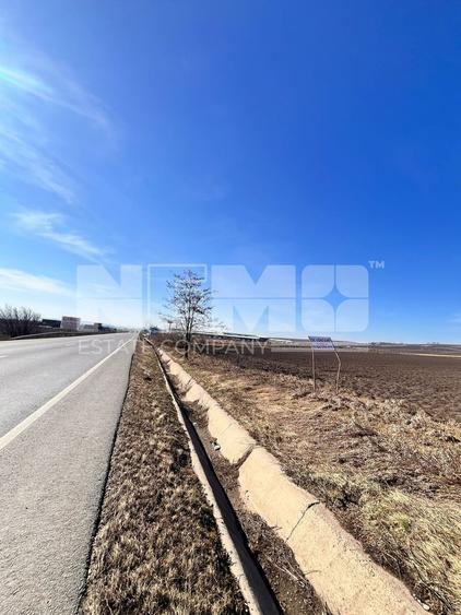 Teren agricol extravilan de 10000 mp, în Stroiești