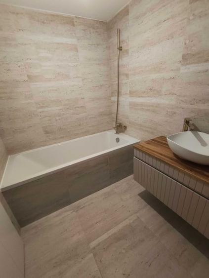 Apartament cu 3 camere decomandat în Metalurgiei