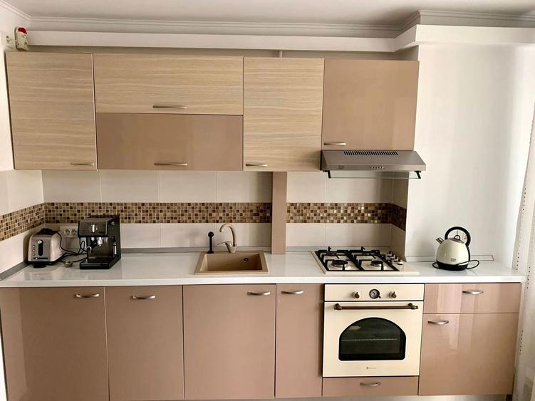 Apartament cu 3 camere decomandat în Faleza Nord