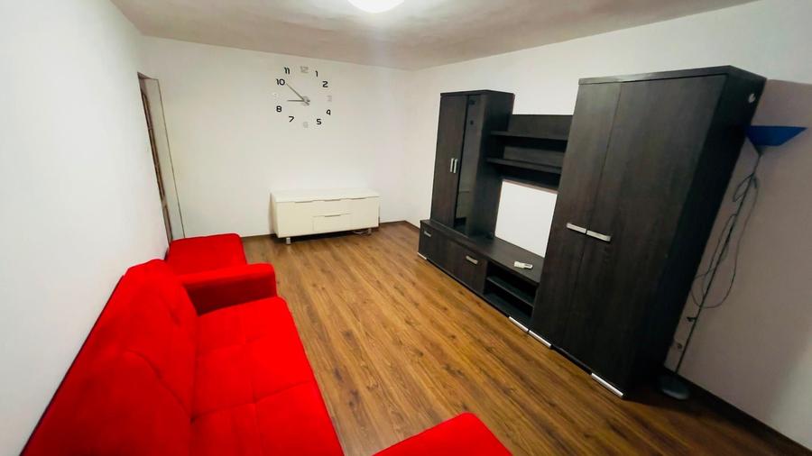 Apartament cu 3 camere decomandat în Soarelui