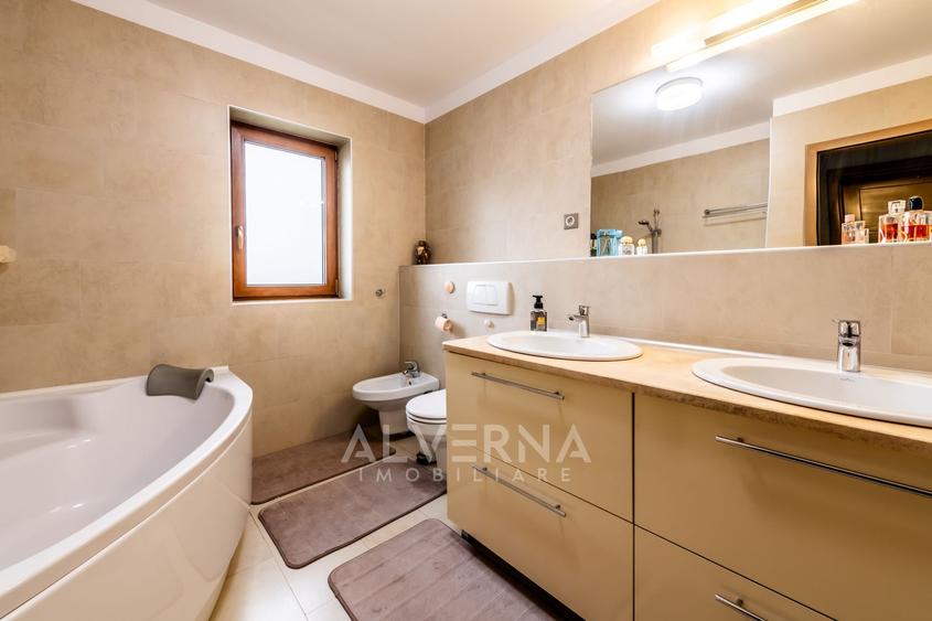 Casă individuală cu 6 camere cu Canalizare în Făget