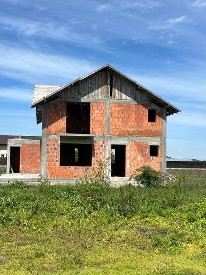 Casă cu 4 camere în Samurcași