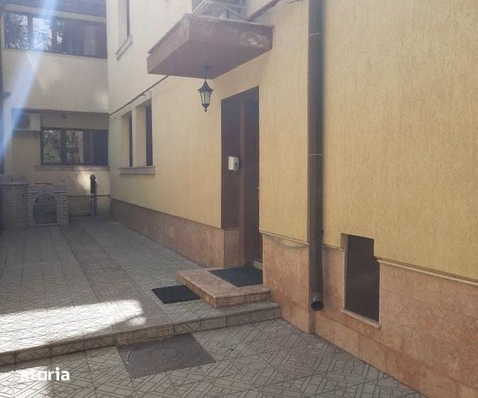 Casă cu 7 camere cu Teren 200 Mp în Gara de Nord