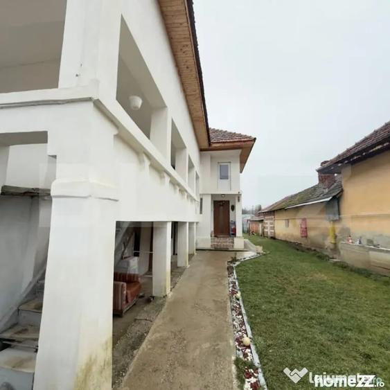 Casă cu 9 camere cu Teren 1860 Mp în Central