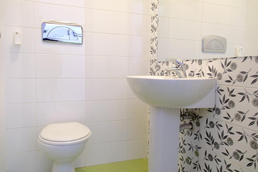Apartament cu 2 camere semidecomandat, mobilat în Băneasa