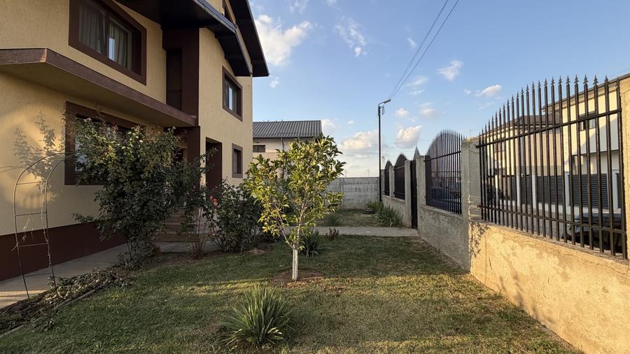 Casă individuală cu 7 camere cu Canalizare în Ciorogârla