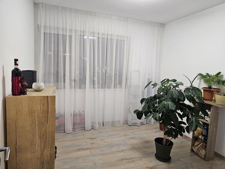 Apartament cu 3 camere decomandat în Sânnicoară