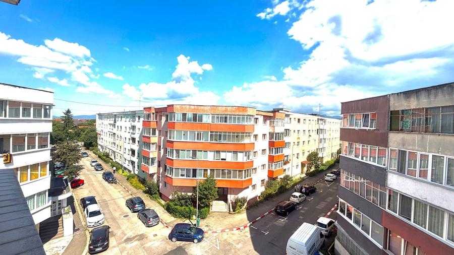 Apartament cu 3 camere decomandat, mobilat în Ștefan cel Mare
