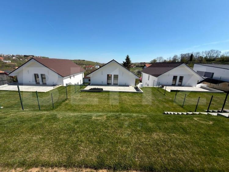 Casă individuală cu 3 camere cu Canalizare în Exterior Sud