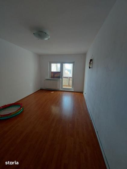 Apartament cu 3 camere în Calea București