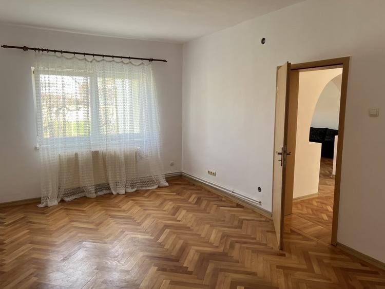 Casă individuală cu 3 camere cu Canalizare în Calea Poplăcii