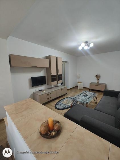 Apartament cu 2 camere semidecomandat, mobilat în Tomis II