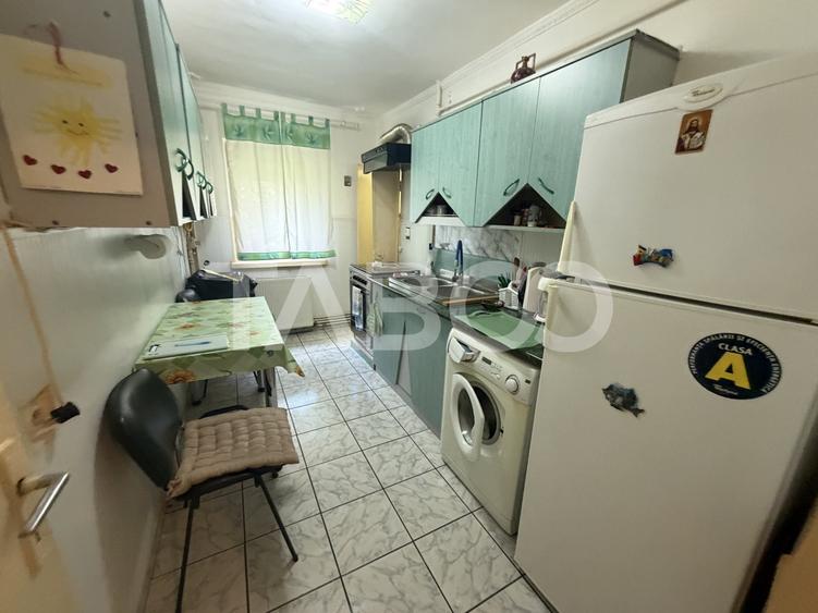 Apartament decomandat 2 camere parter boxa la subsol zona 1 Decembrie - 5