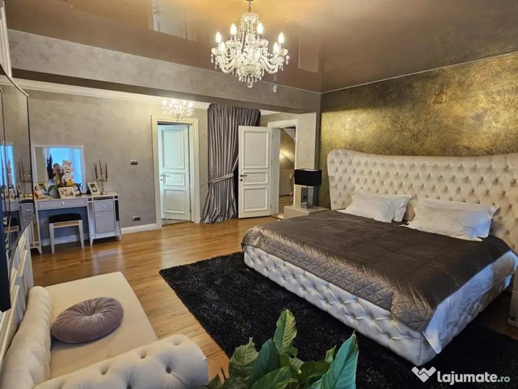 Casă cu 7 camere cu Teren 800 Mp în Central