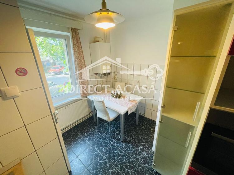 Apartament cu 3 camere decomandat în Tudor