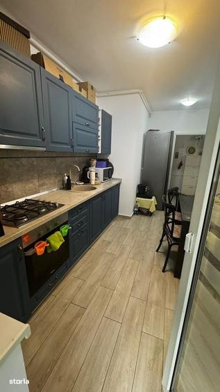Apartament cu 3 camere decomandat în Exterior Vest