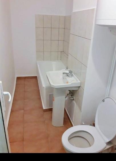 Garsonieră decomandată, mobilată în Gorjului
