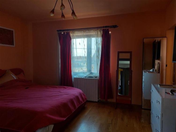 Casă individuală cu 5 camere cu Canalizare în Livada