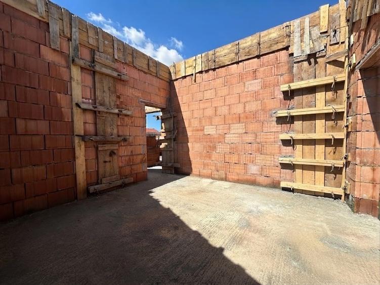 Casă cu 4 camere cu Teren 351 Mp în Hărman