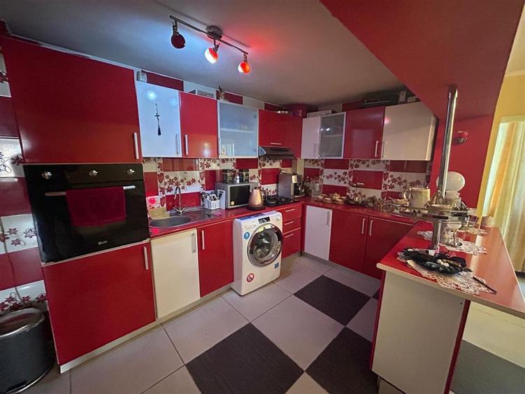 Apartament cu 4 camere decomandat în Brăilei