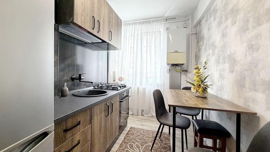 Apartament cu 2 camere semidecomandat, mobilat în Ultracentral