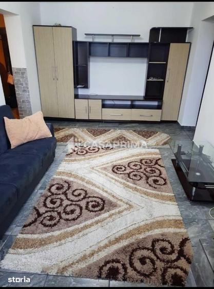 Apartament cu 3 camere în Podu Roș