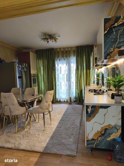 Casă cu 6 camere cu Teren 250 Mp în Tomis II