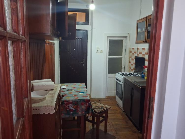 Apartament cu 2 camere nedecomandat, mobilat în Sinaia
