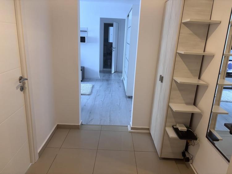 Apartament cu 3 camere semidecomandat în Drumul Taberei