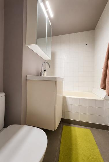 Apartament cu 4 camere decomandat, mobilat în Tei
