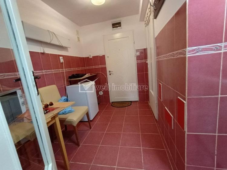 Garsonieră decomandată în Central