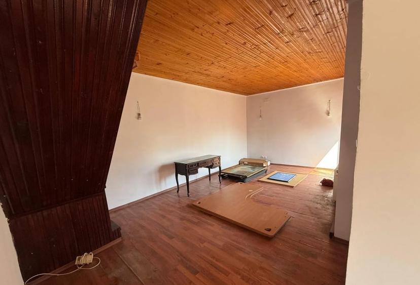 Casă individuală cu 5 camere cu Canalizare în Rahova