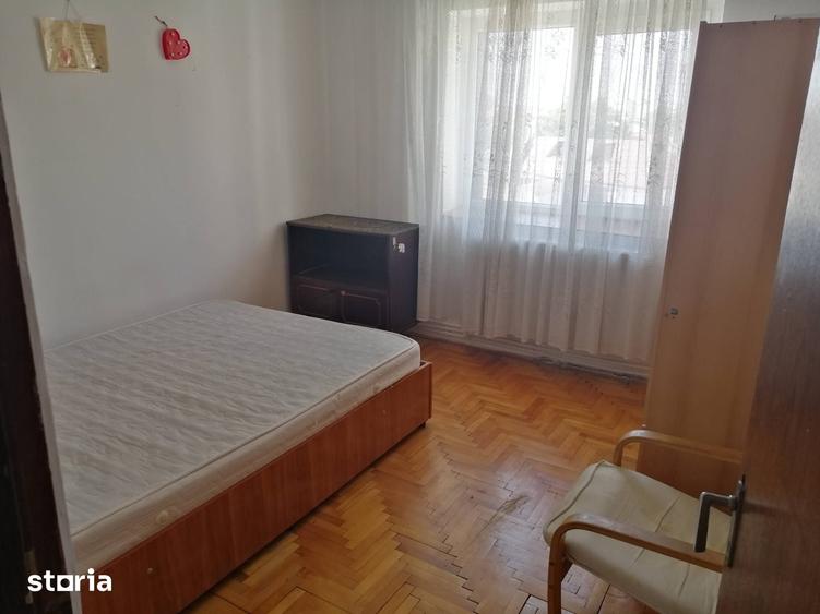 Apartament cu 2 camere decomandat în Broșteni
