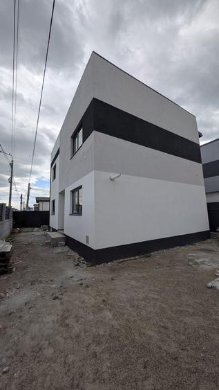 Casă cu 3 camere în Costi