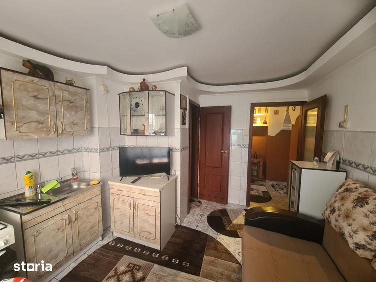Garsonieră decomandată în Est
