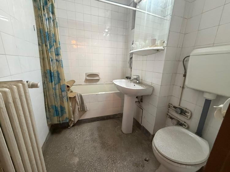 Apartament cu 4 camere decomandat în Titan