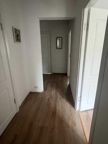 Apartament cu 3 camere decomandat în Apărătorii Patriei