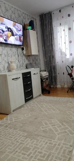 Apartament cu 3 camere semidecomandat în Exterior Vest