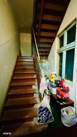 Casă cu 10 camere cu Teren 250 Mp în Timpuri Noi