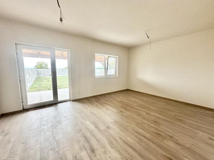 Duplex cu 4 camere cu Teren 320 Mp în Moșnița Nouă