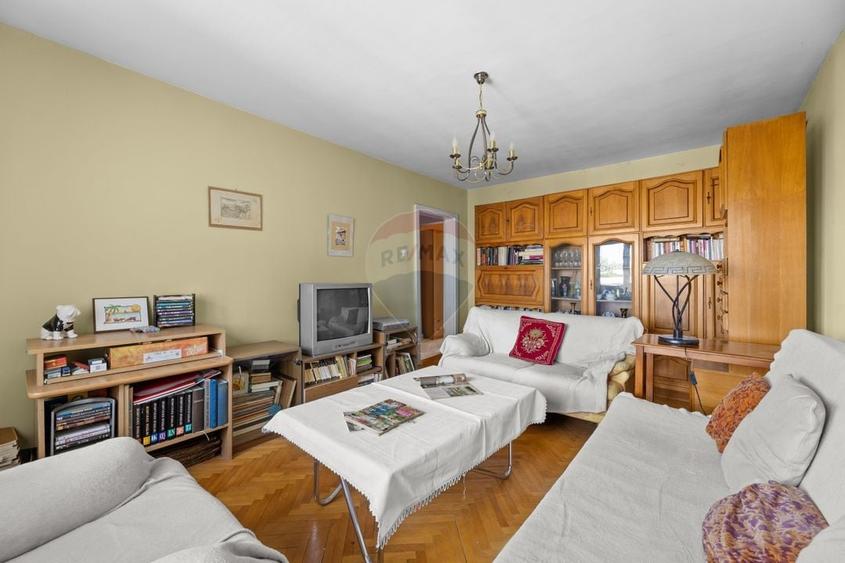 Apartament cu 3 camere decomandat, mobilat în Podgoria