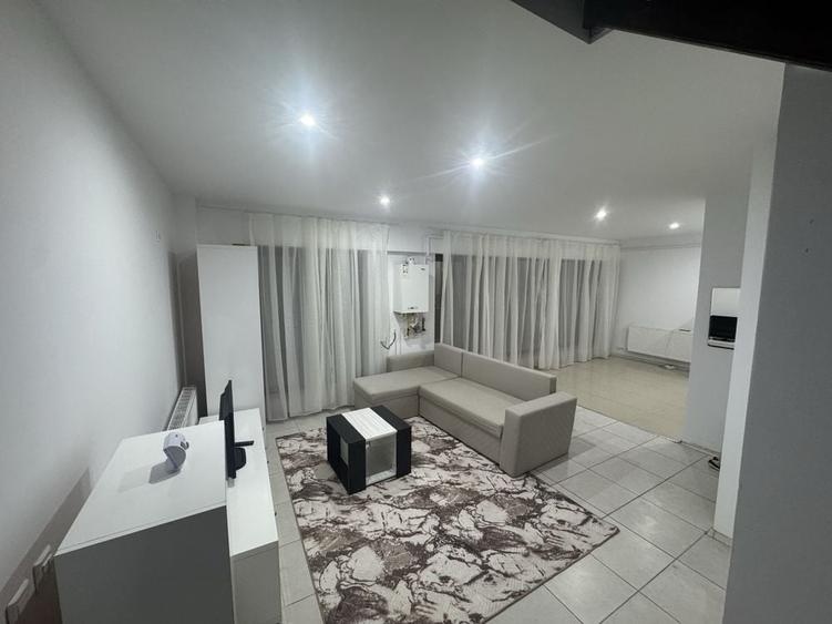 Apartament cu 3 camere, mobilat în Central