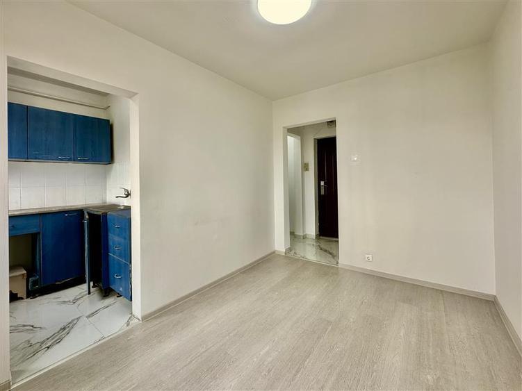 Apartament cu 3 camere semidecomandat în Central