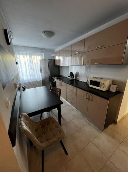 Apartament cu 4 camere decomandat în 7 Noiembrie