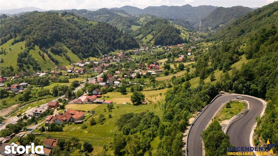 Teren de 2327 mp, în Moieciu