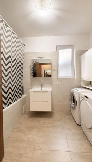 Apartament cu 2 camere decomandat în Girocului