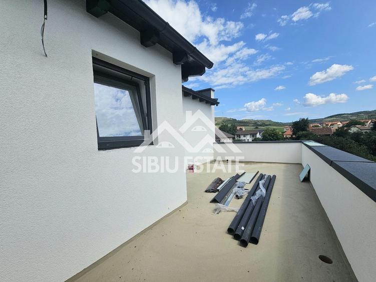 Duplex cu 4 camere cu Canalizare în Exterior Nord