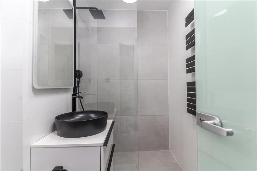 Apartament cu 3 camere semidecomandat, mobilat în Grigorescu