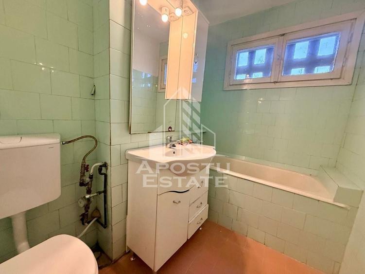 Apartament cu 4 camere semidecomandat, mobilat în Gheorghe Lazăr